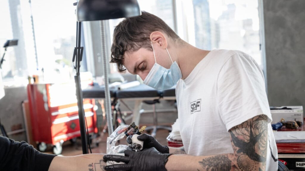 Iuri Waitzberg Seni Tato sebagai Ikatan Pribadi yang Mendalam