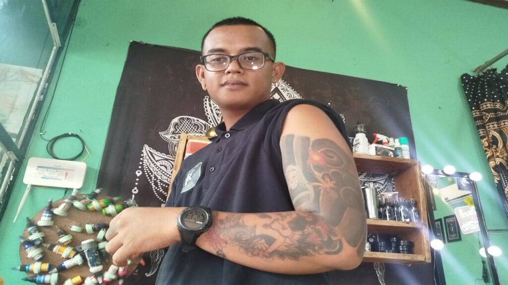 Fiki Susanto, Seniman Tato Banyuwangi yang Menjadikan Tubuhnya Sebagai Kanvas Seni