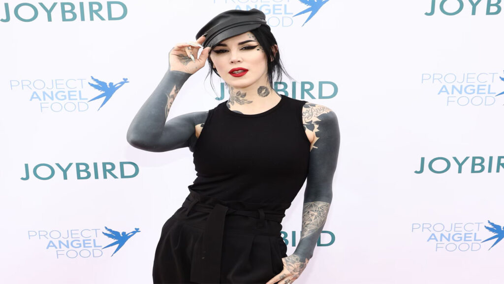 Kat Von D: Seniman Tato yang Menjadi Ikon Realisme Hitam-Abu