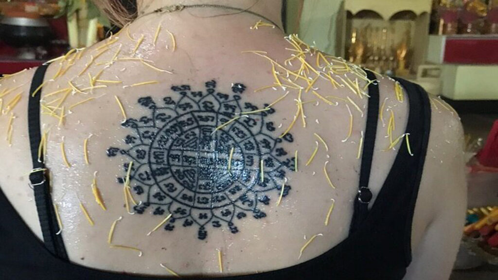 Chantha Bamboo: Seniman Tato Siem Reap yang Menggabungkan Seni Sak Yant dan Tradisi Khmer