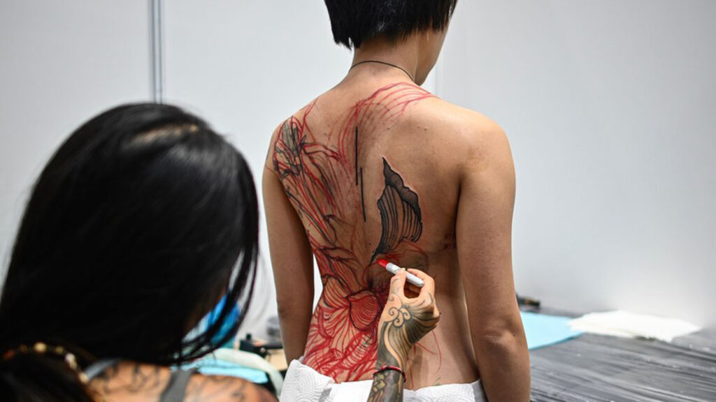 Tatak Brandy, Seniman Tato Andal untuk Karya Skala Besar dan Detail di Kuala Lumpur