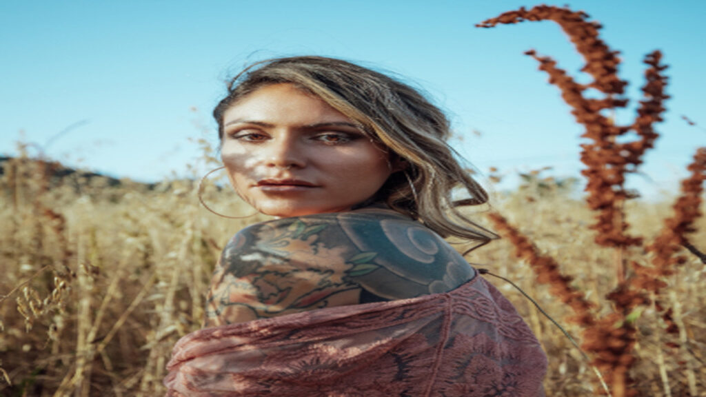 Fiori Lorett: Seniman Brasil yang Menghadirkan Sentuhan Neo-Tradisional di New York