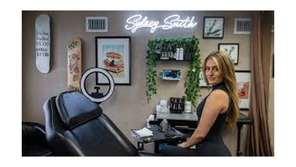 Sydney Smith, Seniman Tato Fine-Line dari New Jersey yang Dikenal Lewat Micro Tattoo